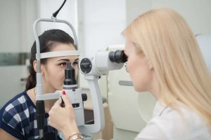 Как периодически проверять качество зрения?