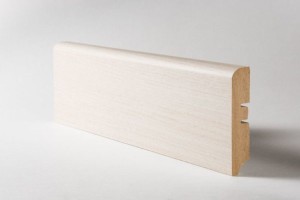 Как купить деревянный плинтус и вписать его в интерьер